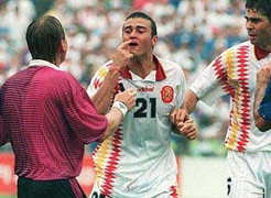 AS Roma- Milan: 17 năm một gương mặt đầy máu