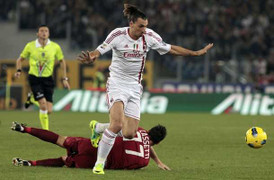 AS Roma 2-3 Milan: Khi Ibra