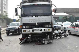 'Hung thần' nuốt 3 xe máy, thai phụ nhập viện