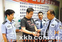 Vác xe biển quân sự giả chạy rông đâm chết người