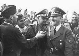 Kỳ 2: Hitler theo dõi lễ duyệt binh huyền thoại ra sao?