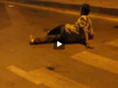 Hà Nội: Xe buýt bỏ bến, ông già lăn ra đường 'ăn vạ'