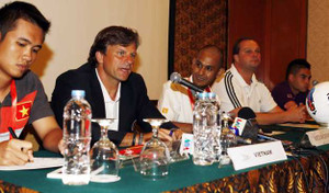 HLV Falko Goetz: Thận trọng không thừa