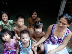 Thế giới 7 tỷ người, ở VN mẹ 37 tuổi có 10 con