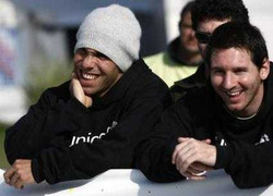 News 4/11: Tevez, Terry phản công, Anzhi lại chơi trội