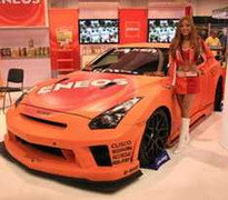 Vũ điệu sơn mờ tại triển lãm xe độ lớn nhất thế giới