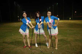 Dàn Miss Teen váy ngắn khoe chân dài ở sân golf