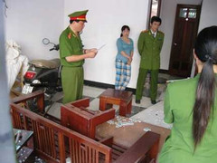 Khám xét khẩn cấp nhà con nợ trăm tỷ tại Hà Nội