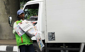 Thư xứ Vạn đảo: Nộp, xin và... biếu