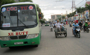 Tài xế xe buýt đua tốc độ, ẩu đả náo loạn cả phố