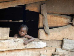 Trả lương quan chức cho... trẻ 1 tháng tuổi!