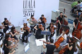 Lần đầu tiên trình diễn nhạc cổ điển trên hè phố Hà Nội