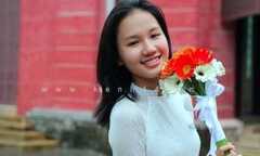 Cô nữ sinh Quốc Học xinh xắn và học cực