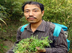 Đi tìm vị lương y giấu mặt chuyên giúp đỡ người nghèo