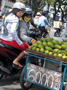 Chiêu độc bán hàng thời “bão giá”