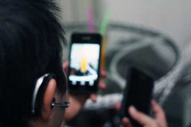 Lấy lại điện thoại đã mất từ tài xế taxi như... phim