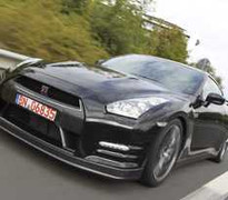 Siêu xe giá mềm Nissan GT-R có gì mới?