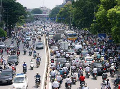 Hà Nội chia 3 nhóm đi lại lệch giờ nhau