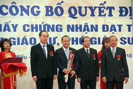 37 tuổi trở thành giáo sư trẻ nhất năm 2011