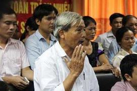 Những lời đồn ác ý về cháu bé mất tích ở viện C