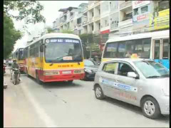 Tắc đường Hà Nội riết rồi thấy... quen