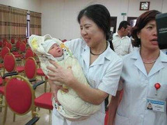 Bé sơ sinh bị bắt cóc: Đổi tên con vì vui sướng