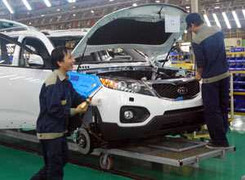 Thị trường xe nội lại ế ẩm