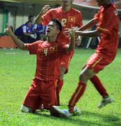 Âu Văn Hoàn nhân đôi cách biệt cho U23 Việt Nam