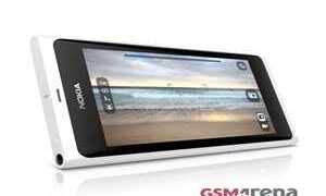 Nokia N9 trắng đắt hơn iPhone 4S tới... 300 USD