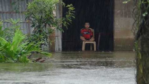 Áp thấp nhiệt đới tiếp tục gây mưa to tại Trung Bộ