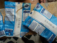 Sữa cứu trợ lũ lụt miền Trung có dòi, bốc mùi