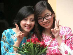 Ngắm nữ sinh Kinh tế thướt tha trong áo dài