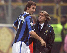 Ibra ví Roberto Mancini như công tử bột