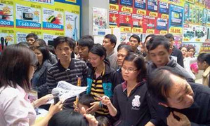 Người Hà Nội đổ xô