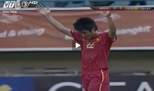 Văn Bình vuốt bóng tuyệt đẹp nâng tỉ số lên 6-0