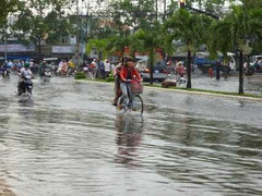 TP. Cần Thơ mênh mông nước sau một giờ mưa