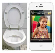 Điện thoại ngấm nước chủ yếu do... bồn cầu