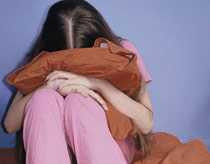 Thầy giáo tương lai lập mưu hại đời bé gái ở đám cưới