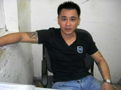 Mang súng và 5 đồng bọn xăm trổ đi đòi nhà