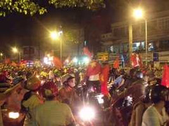 Hình ảnh mừng quá khích sau chiến thắng của U23 VN