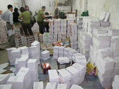 Đột kích thu giữ 10.000 cuốn sách lậu giữa Thủ đô