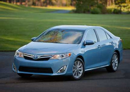 Camry Hybrid chỉ có giá 26.000 USD