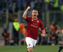 Chelsea suýt phá giá vì De Rossi