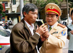 Lái xe dùng rượu, bia là phạm luật hình sự?