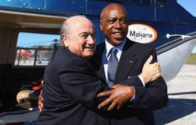 News 17/11: Phát biểu hồn nhiên, Blatter sắp bay chức?
