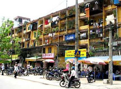 Vì sao người Hà Nội quyết bám chung cư xập xệ?