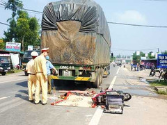 Quảng Trị: Ba người bị xe tải cán nát trên QL1A