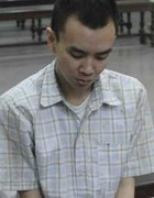 Dùng thẻ thanh toán giả để mua hàng trả nợ ở quê nhà