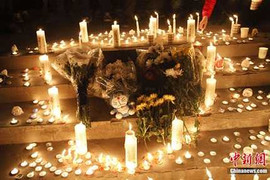 Nhồi nhét 64 người trên xe 9 chỗ, 18 em nhỏ chết thảm