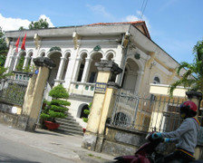 Thẩm phán ôm nữ đồng nghiệp có thể bị cách chức